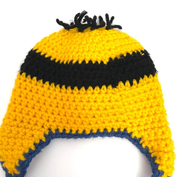 Handmade Crocheted Minion Hat Set- Newborn photos outfit - Picture 3 of 6